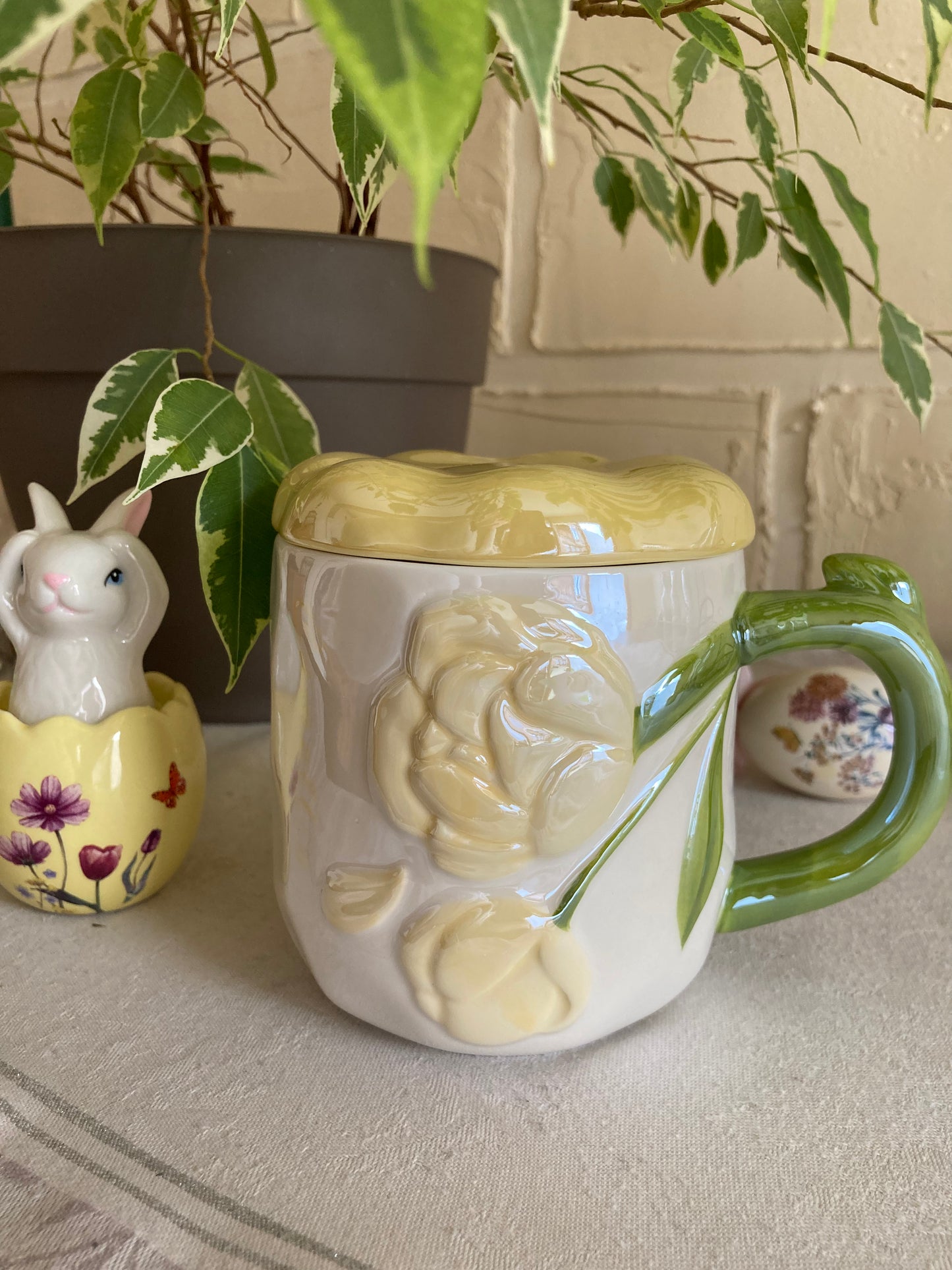 Tasse Camélia en céramique nacré avec couvercle Jaune