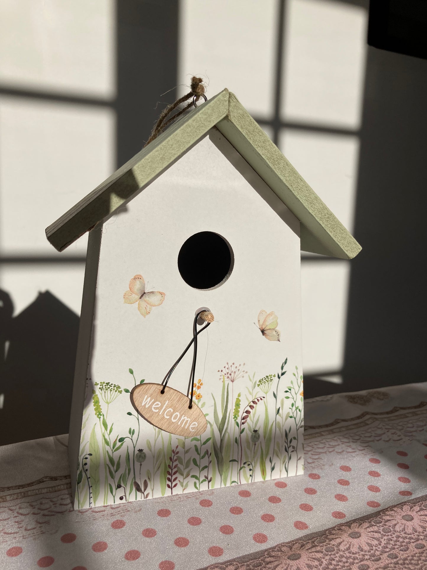 Cabane à oiseau fleurie