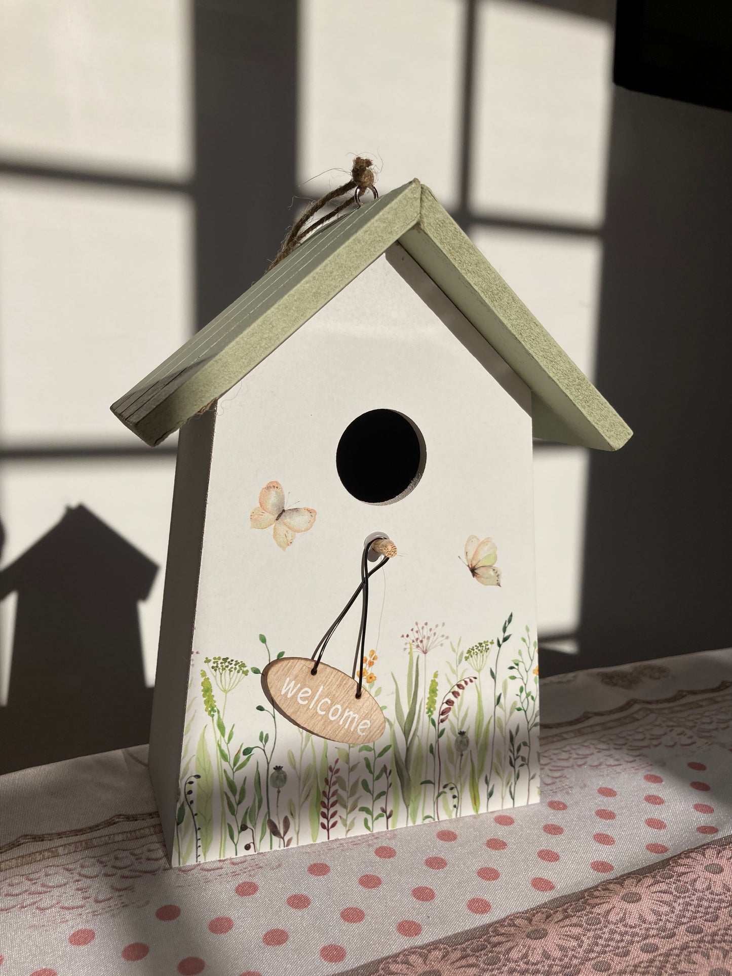 Cabane à oiseau fleurie