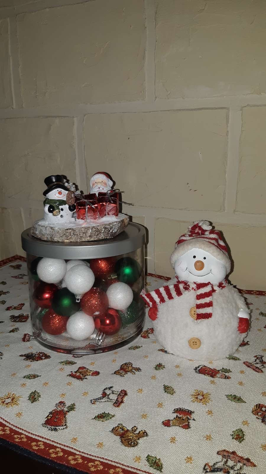 Décoration artisanale de Noël en bois naturel – Père Noël & Bonhomme de neige