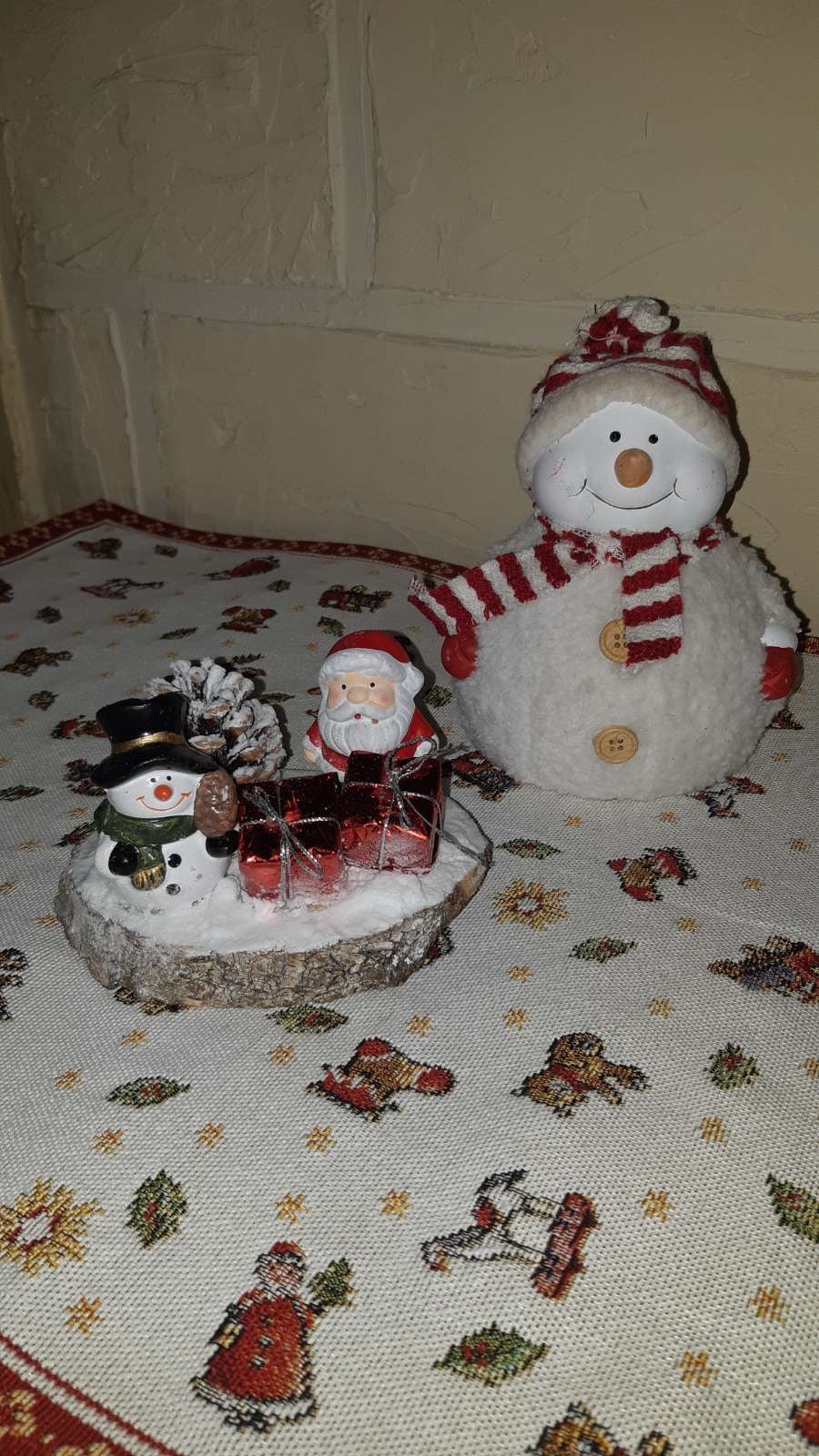 Décoration artisanale de Noël en bois naturel – Père Noël & Bonhomme de neige