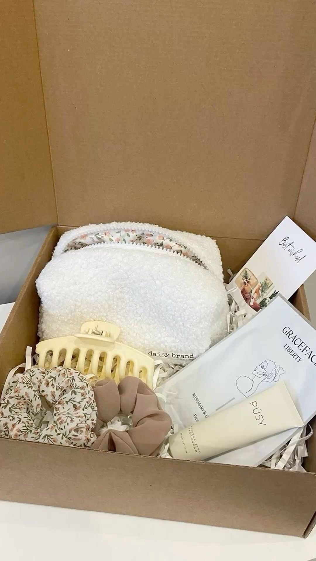 Box Cosy du Mois — Votre soirée douceur clé en main
