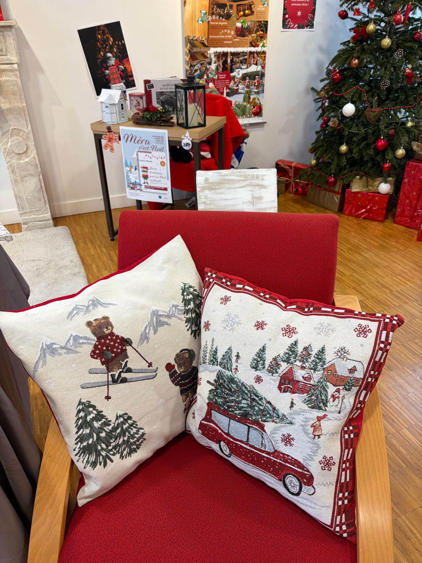 Housse Coussin Lin Brodé Oursons au Ski ⛷️ - 45x45cm Hiver Cosy