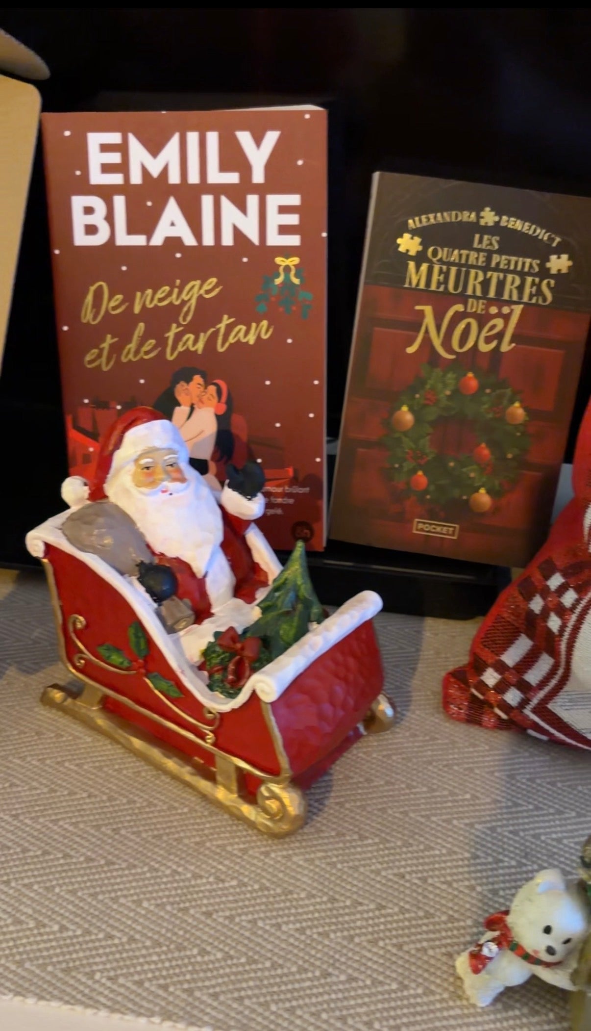 Figurine Père Noël en Traîneau Vintage Effet Bois