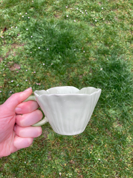 🌸 Tasse Fleur Vert pastel – Douceur Printanière