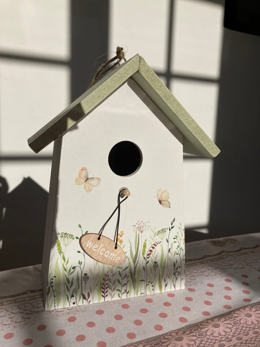 Cabane à oiseau fleurie