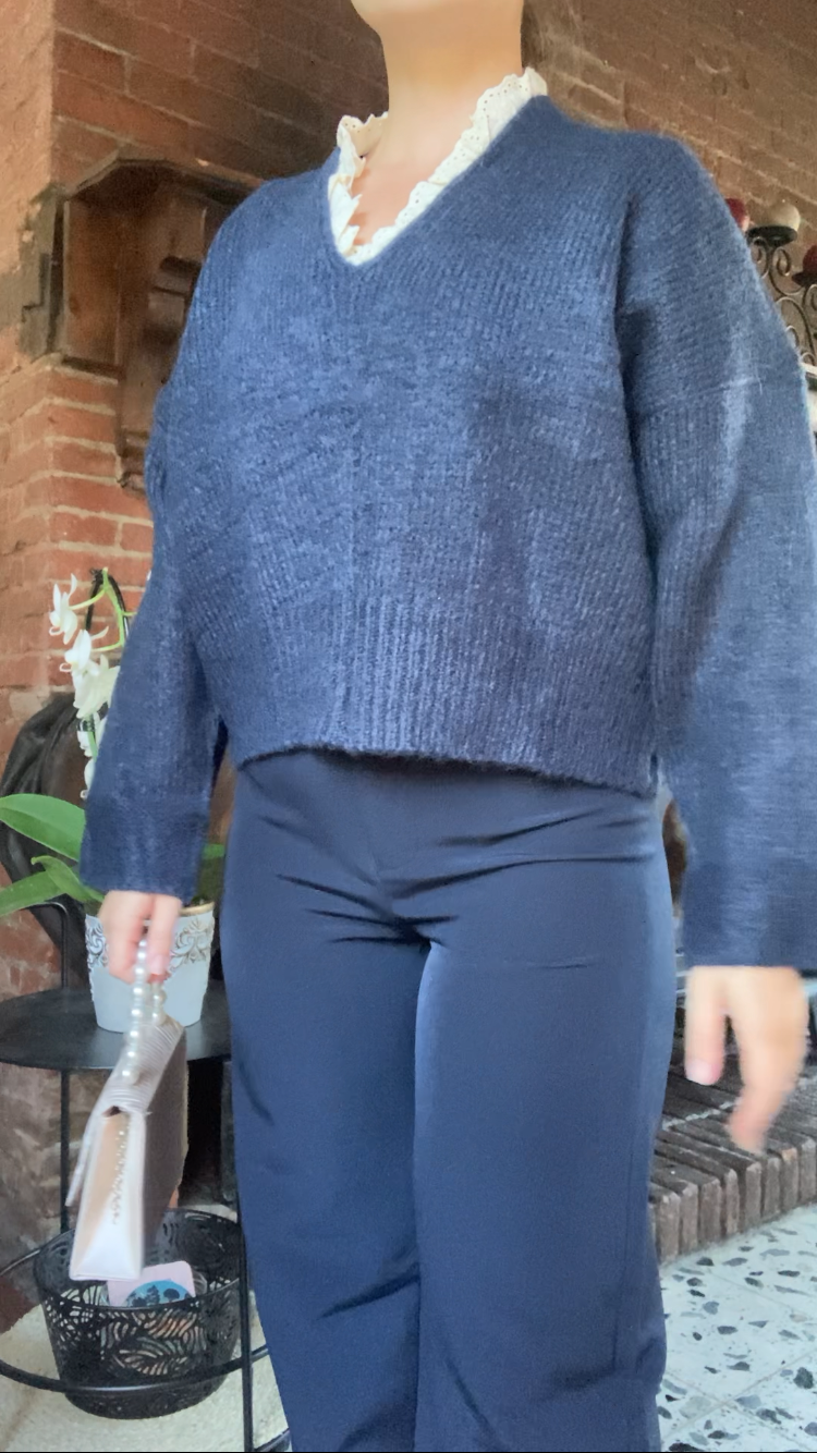 Pull laine bleu marine col dentelle