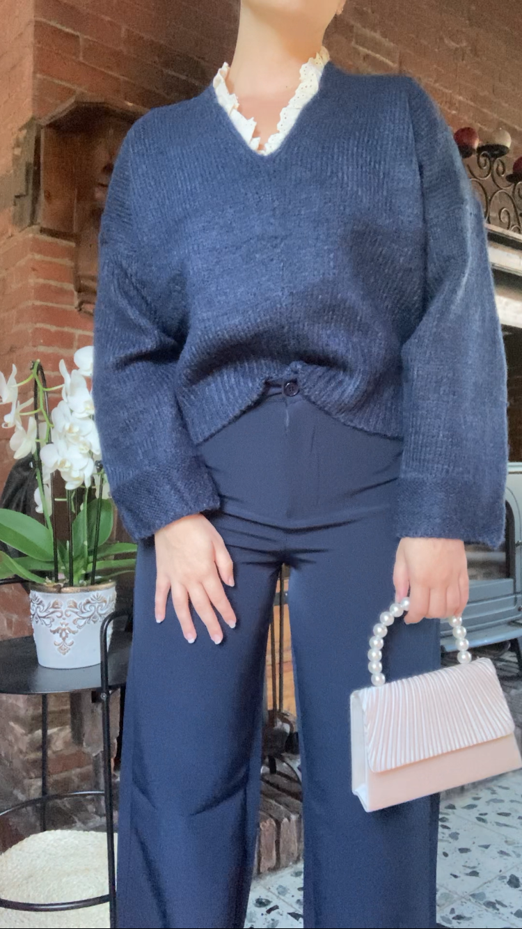 Pull laine bleu marine col dentelle