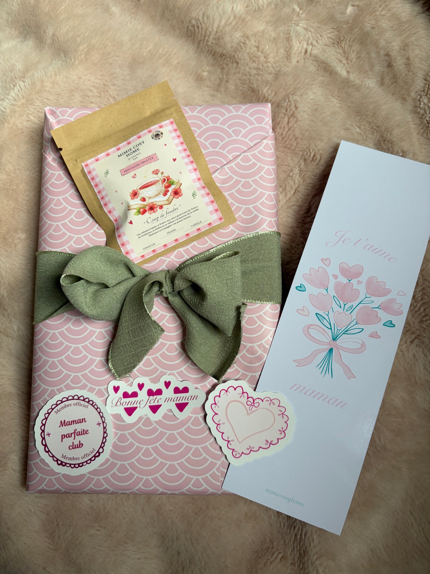 Coffret Mystère Fête des Mères 🌸 — Livre + Thé + jolis accessoires