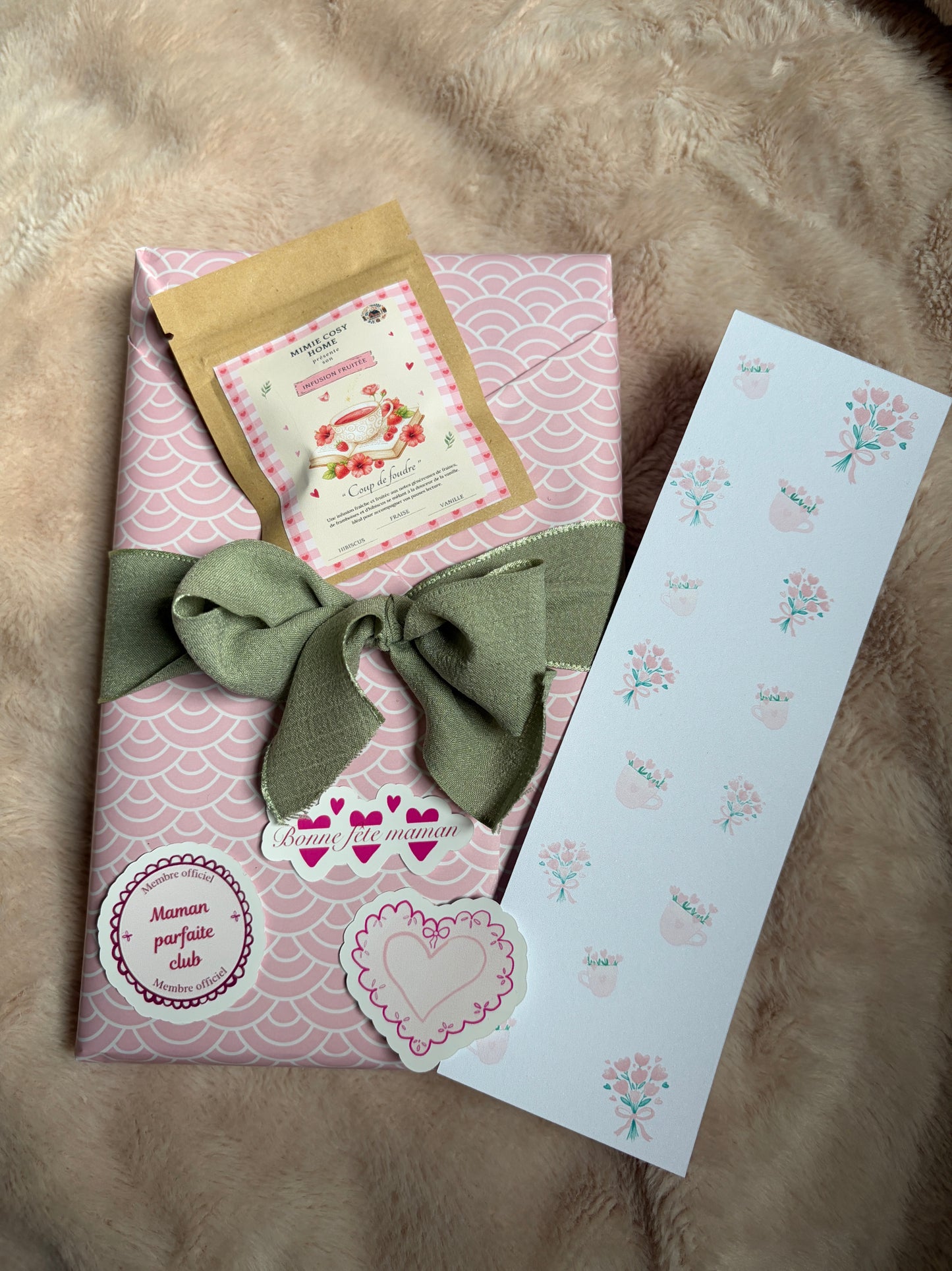 Coffret Mystère Fête des Mères 🌸 — Livre + Thé + jolis accessoires