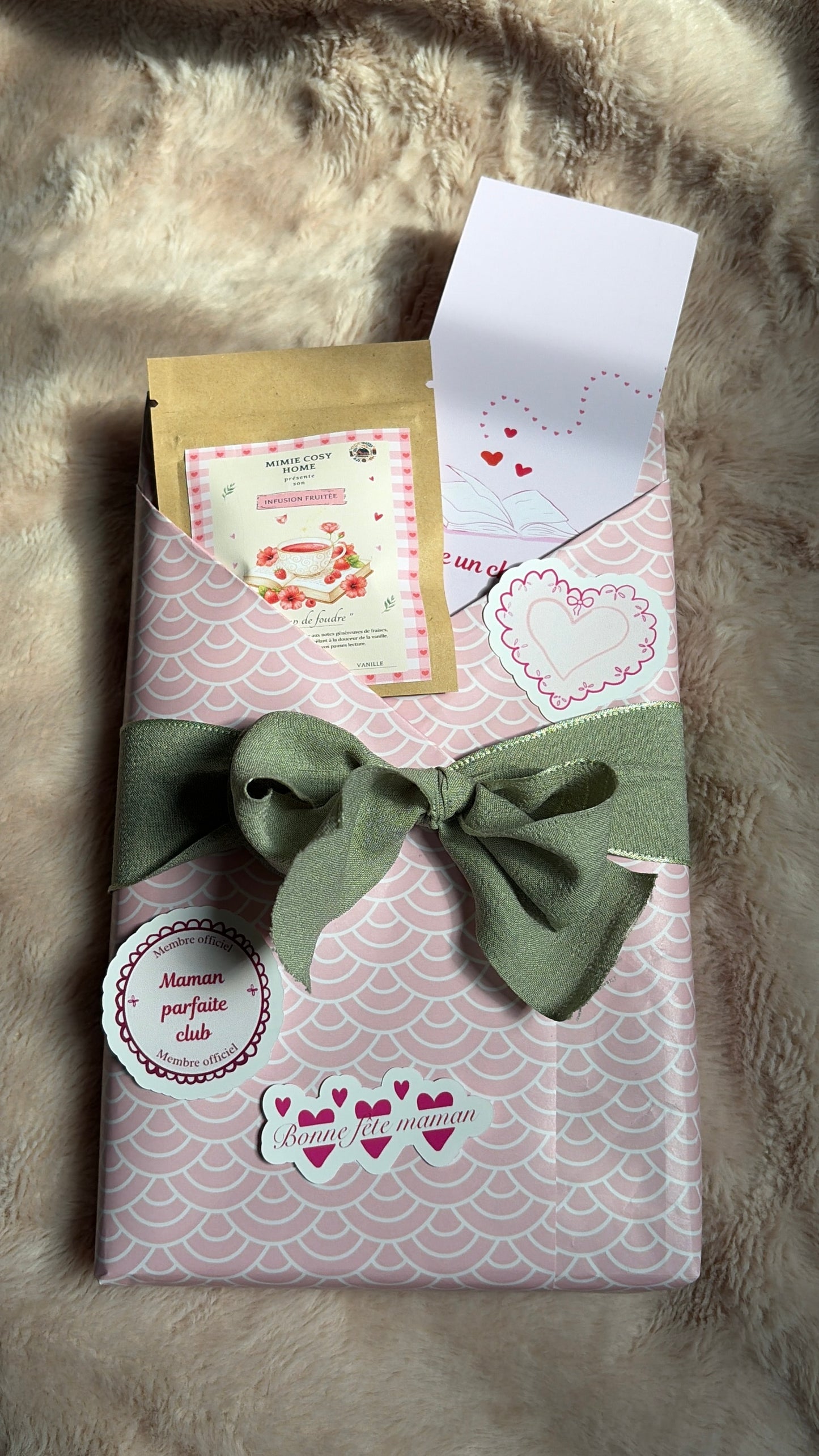 Coffret Mystère Fête des Mères 🌸 — Livre + Thé + jolis accessoires